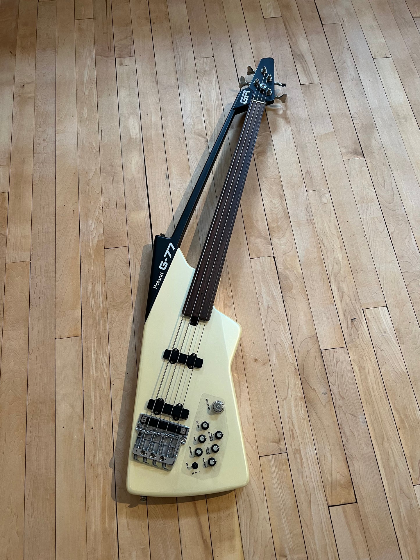 Roland G77 Fretless Bass Guitar - RARE - Vintage Bass Room