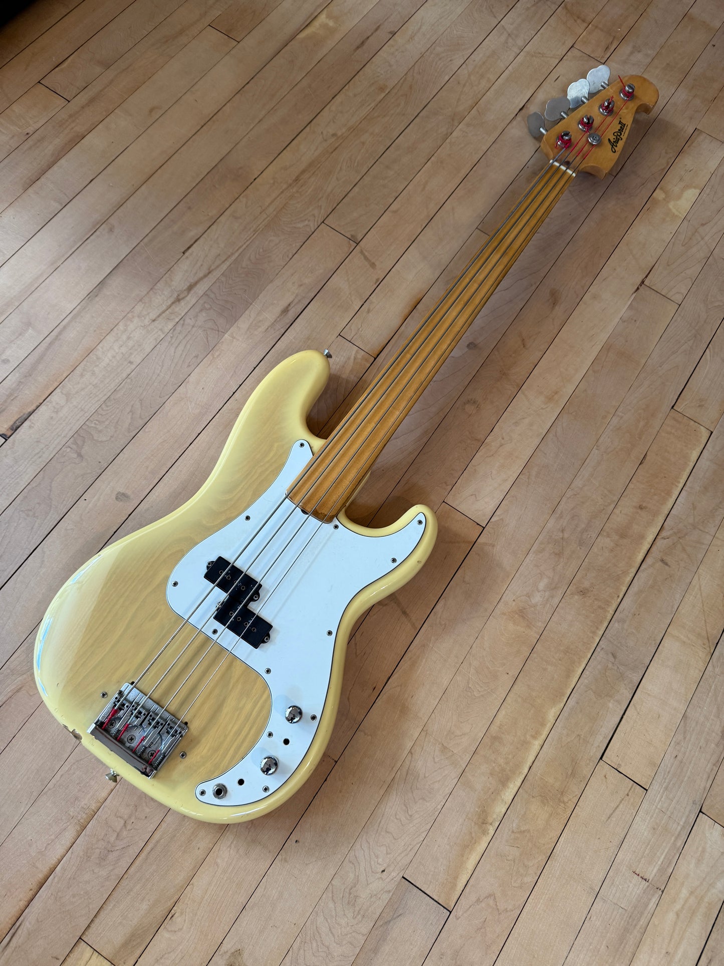 1979 Aria Pro II Fretless Bass Guitar - Vintage Bass Room