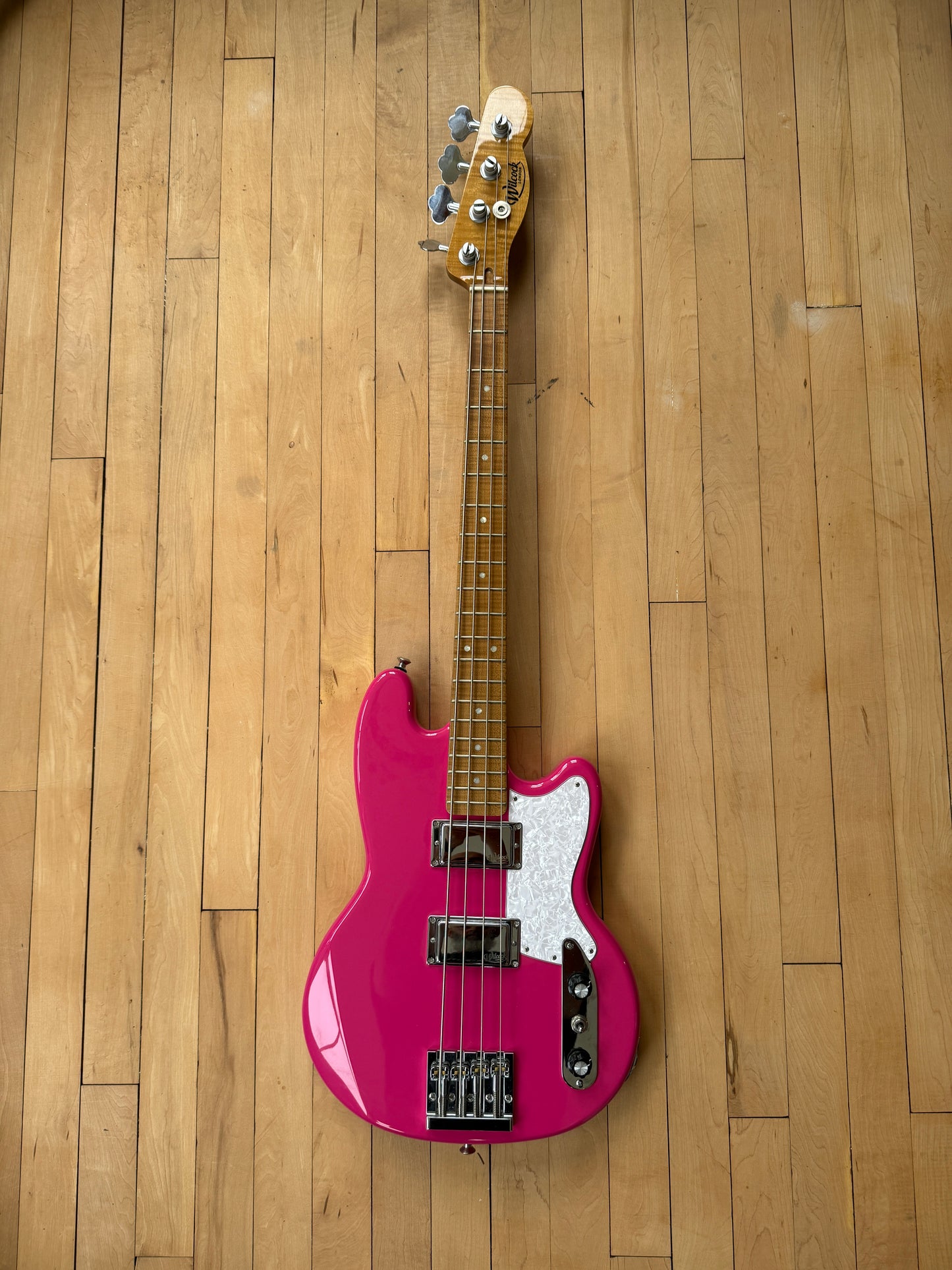 2024 Wilcock Mullarkey Bass Guitar 30" Scale Pink - Vintage Bass Room