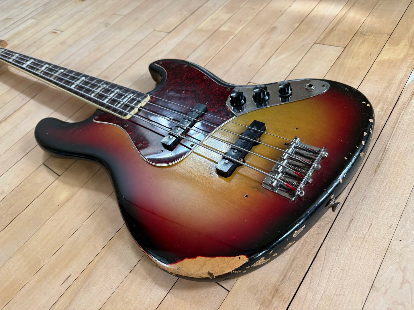 1972 Fender Jazz Bass Guitar Sunburst - Vintage Bass Room