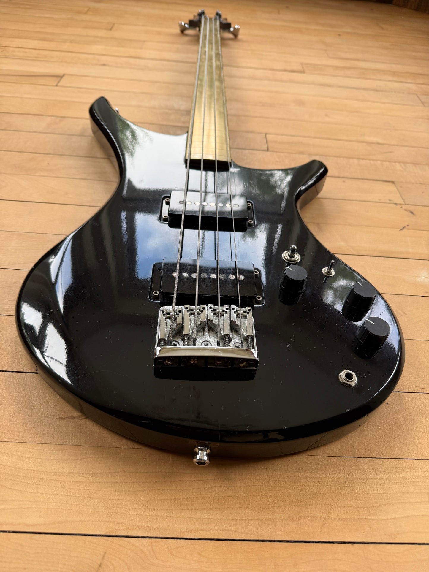 Vigier Passion Fretless VP4EF Bass Guitar Black