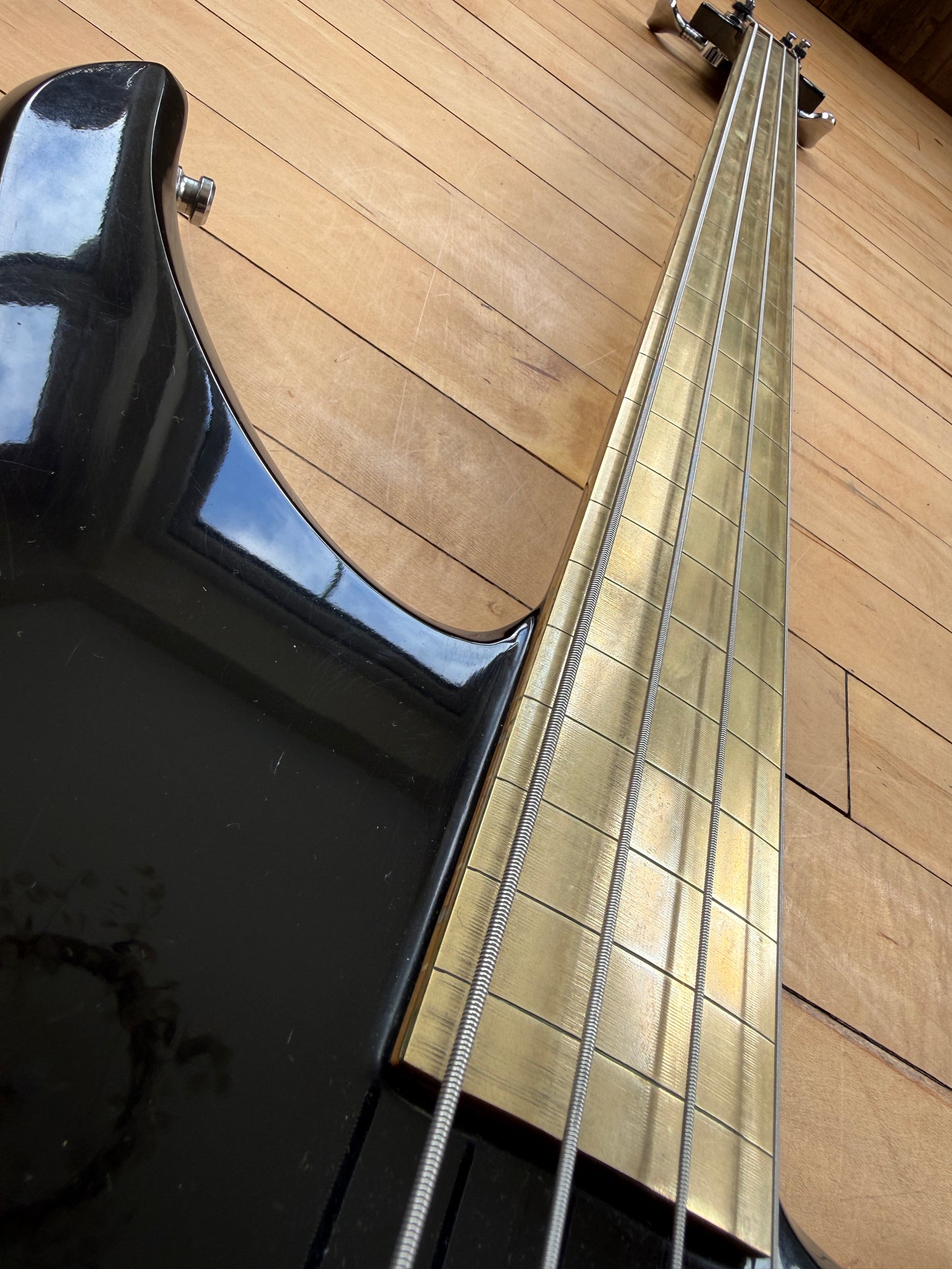 Vigier Passion Fretless VP4EF Bass Guitar Black