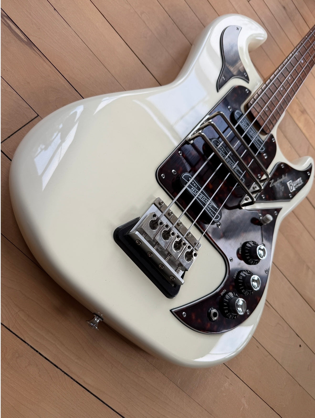 2006 Burns Shadow Bass Guitar White