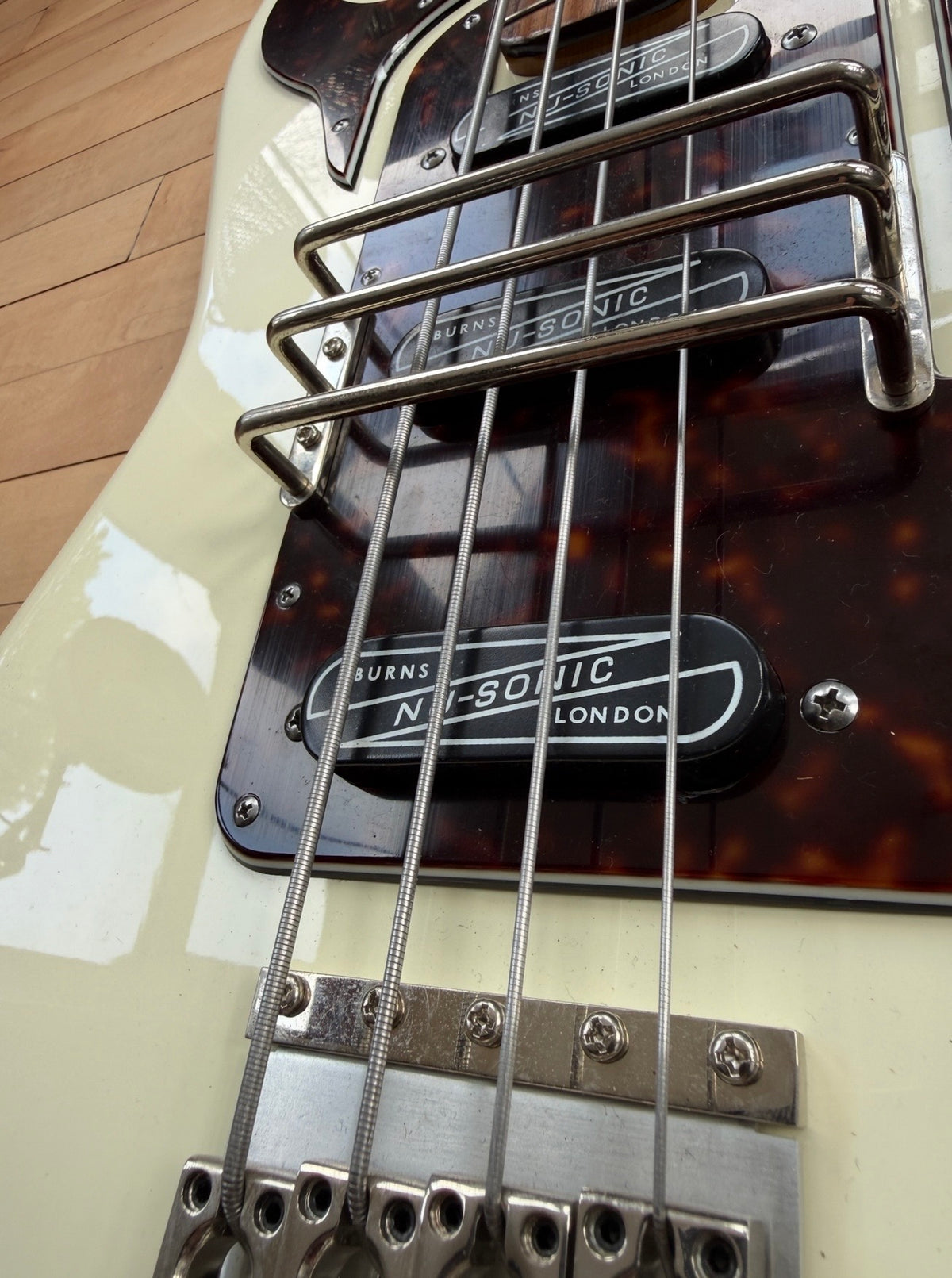 2006 Burns Shadow Bass Guitar White