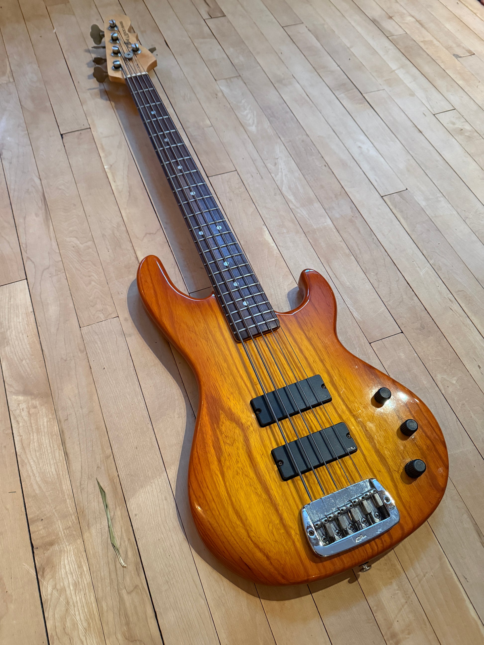 G&L 5500 Bass Guitar in Honeyburst - Vintage Bass Room