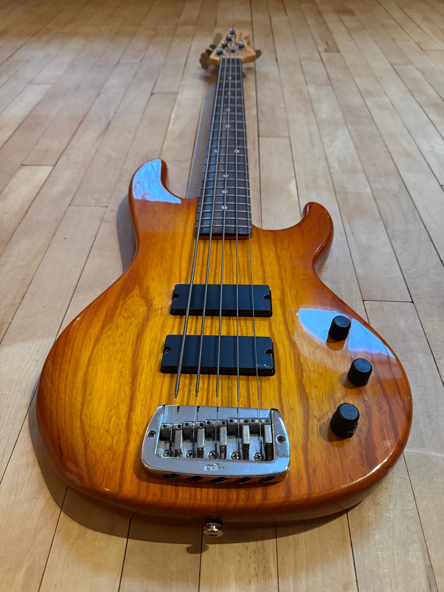 G&L 5500 Bass Guitar in Honeyburst - Vintage Bass Room