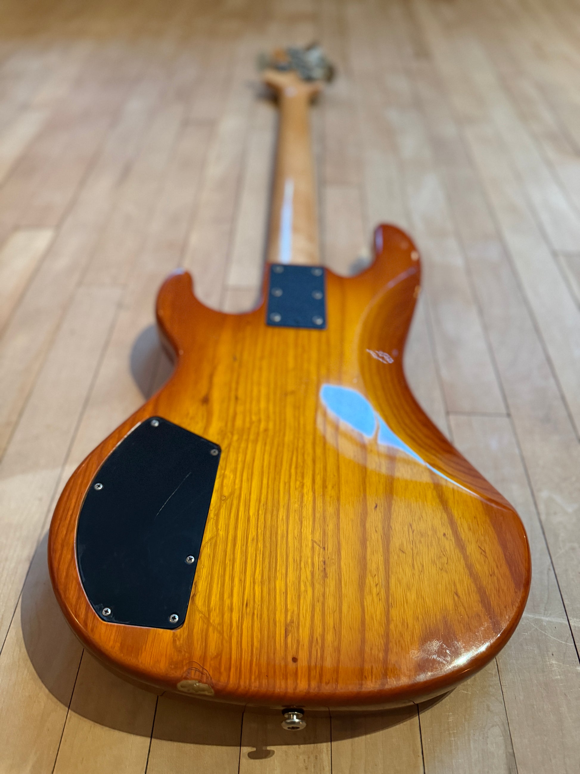 G&L 5500 Bass Guitar in Honeyburst - Vintage Bass Room